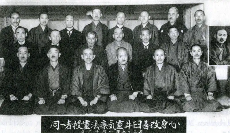 Mikao Usui op oudere leeftijd met enige studenten